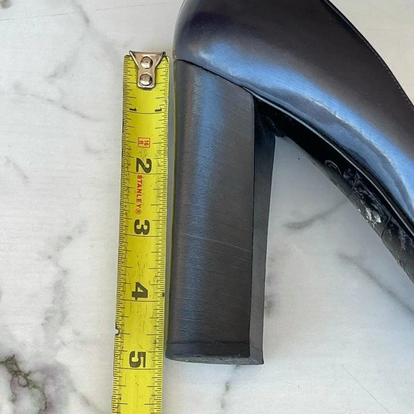 Gucci gray/black heels size 10B - Picture 10 of 11